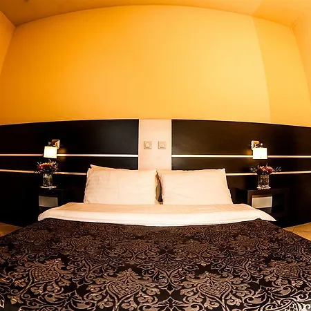 Corona Hotel 3*